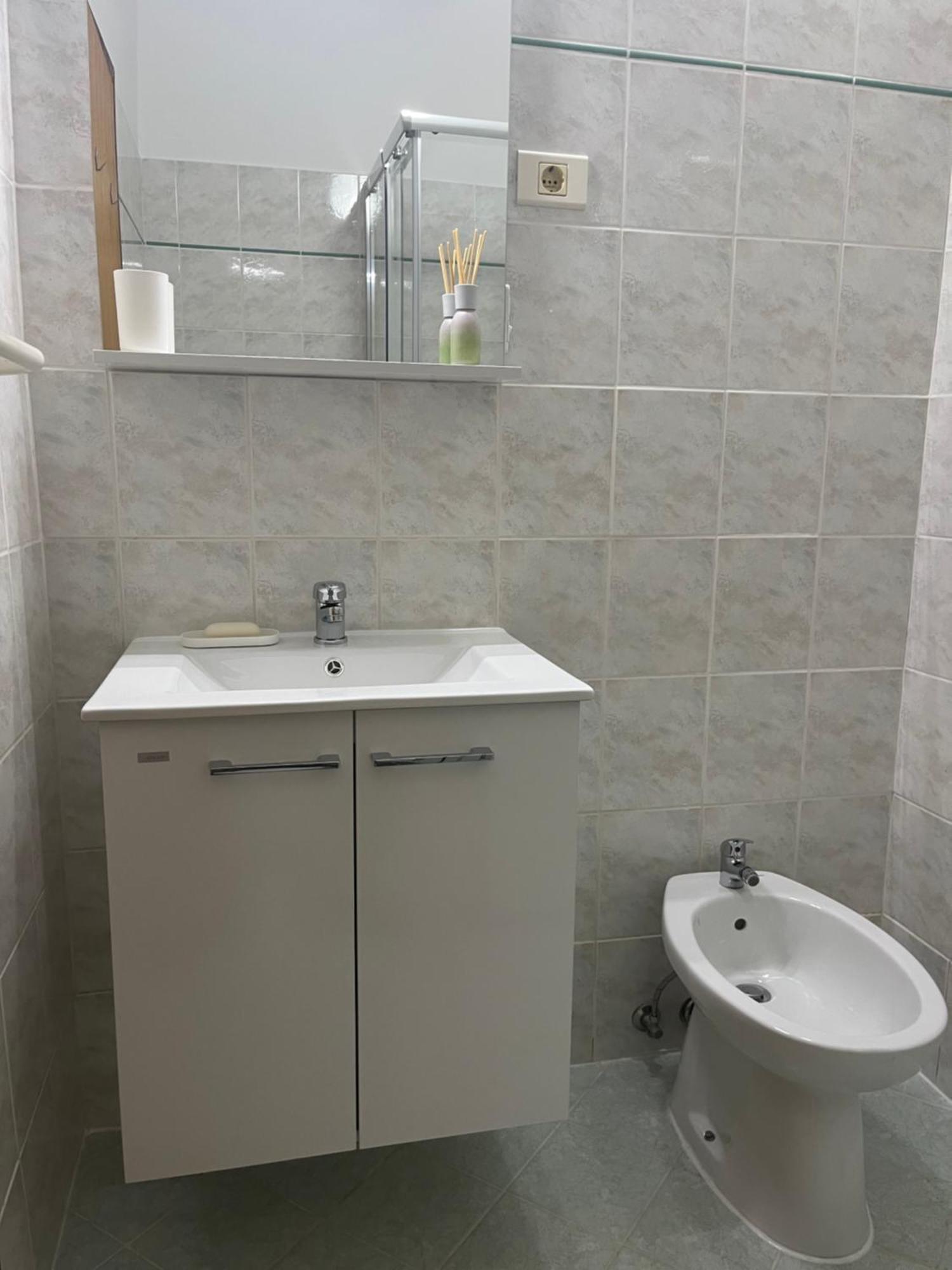 Appartamento Apartma Sunny Izola Esterno foto